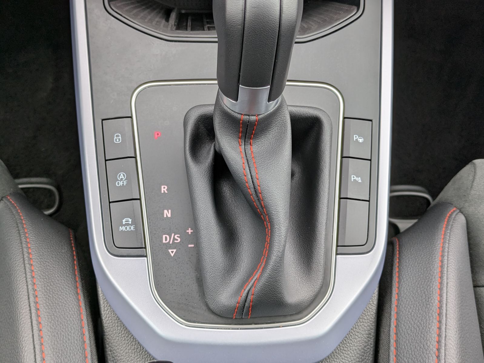 Fahrzeugabbildung SEAT Arona 1.5 TSI FR DSG AHK*ACC*LED*APP*DAB*KAMERA