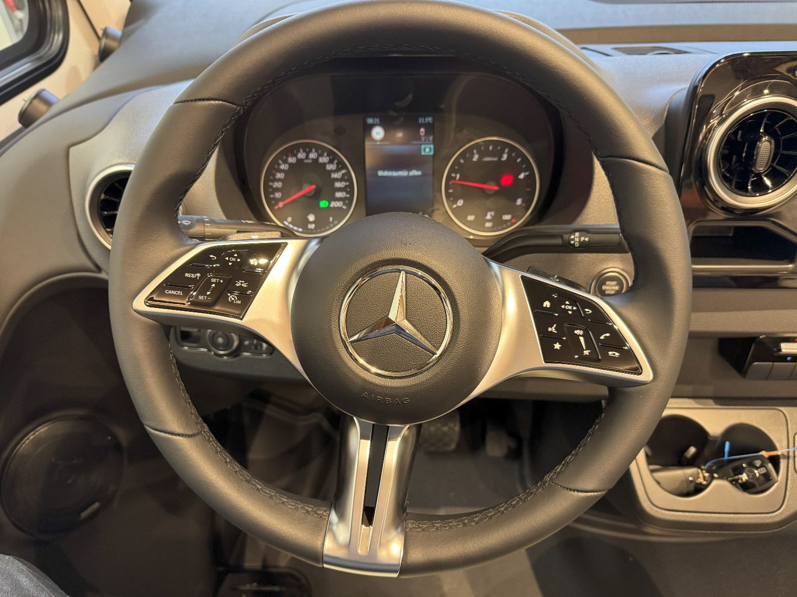 Fahrzeugabbildung HYMER / ERIBA / HYMERCAR B-Klasse MC-I White Line 600 - Vollausstattung!