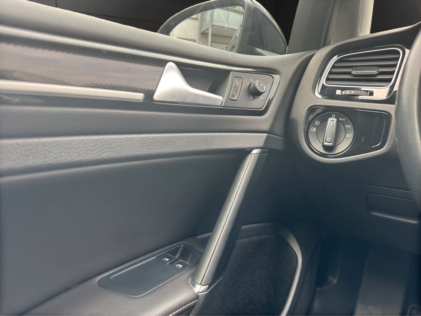 Fahrzeugabbildung Volkswagen Golf VII Lim. Highline BMT Automatik/Navi/Kamara