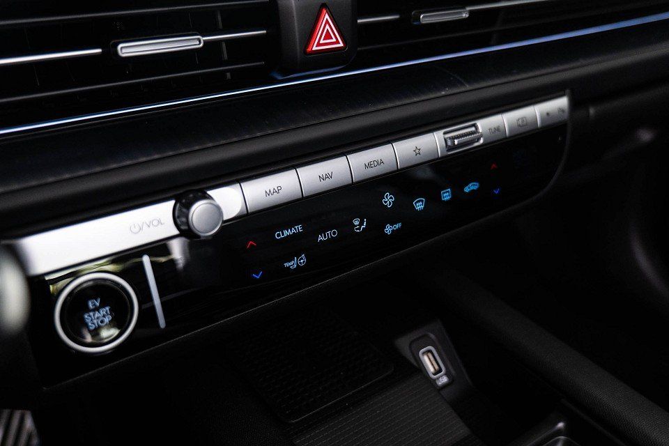 Fahrzeugabbildung Hyundai IONIQ 6 77,4kWh AWD First Edition