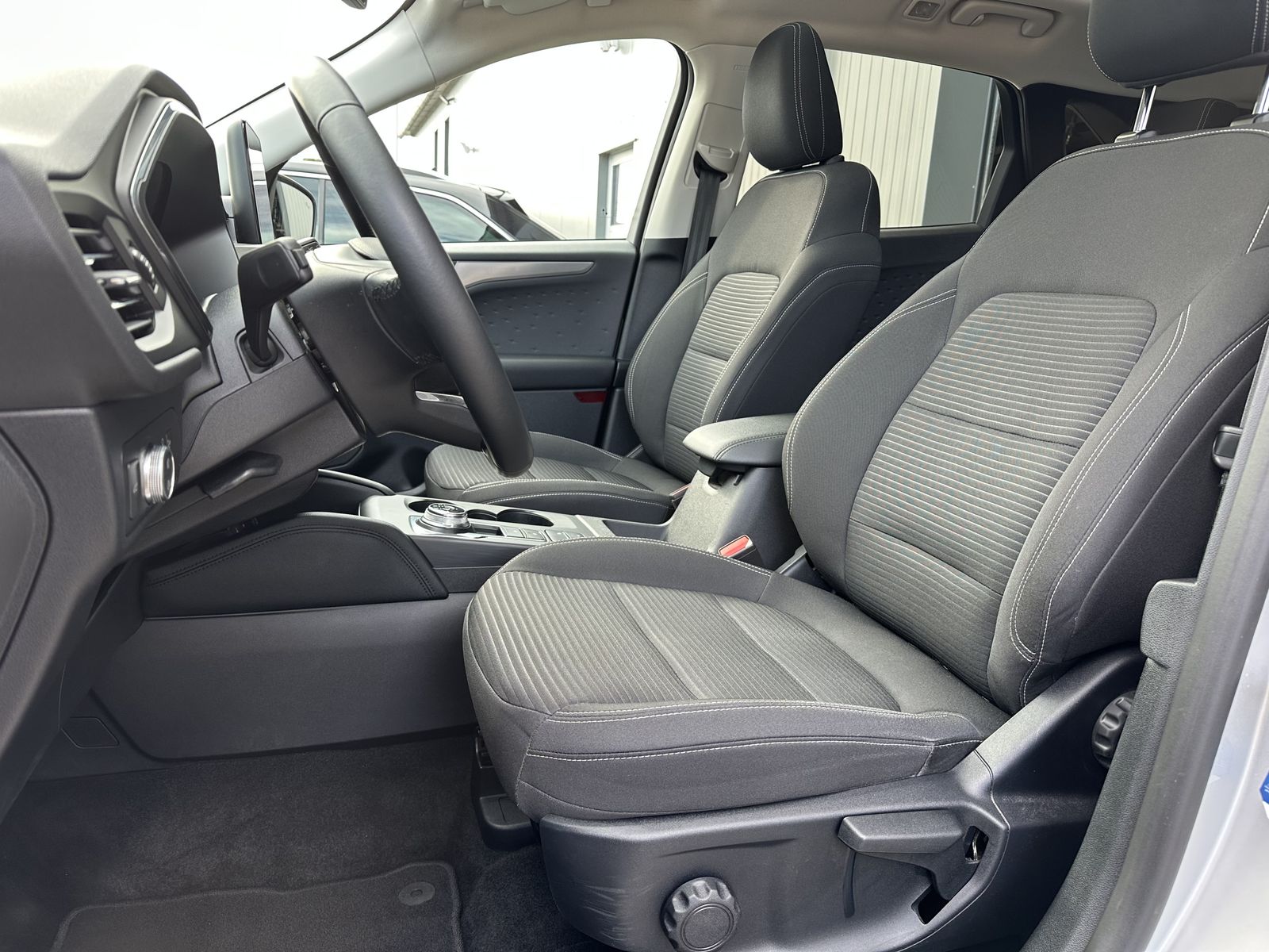 Fahrzeugabbildung Ford Kuga 2.0 EB 4x4 Titanium Aut. NAV+LED+PANO+TEMPO