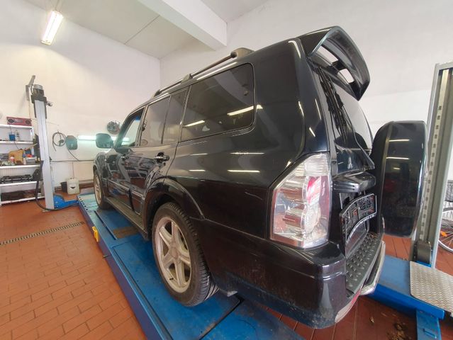 Mitsubishi Pajero 3.2 DI-D Dakar V60 im Kundenauftrag!