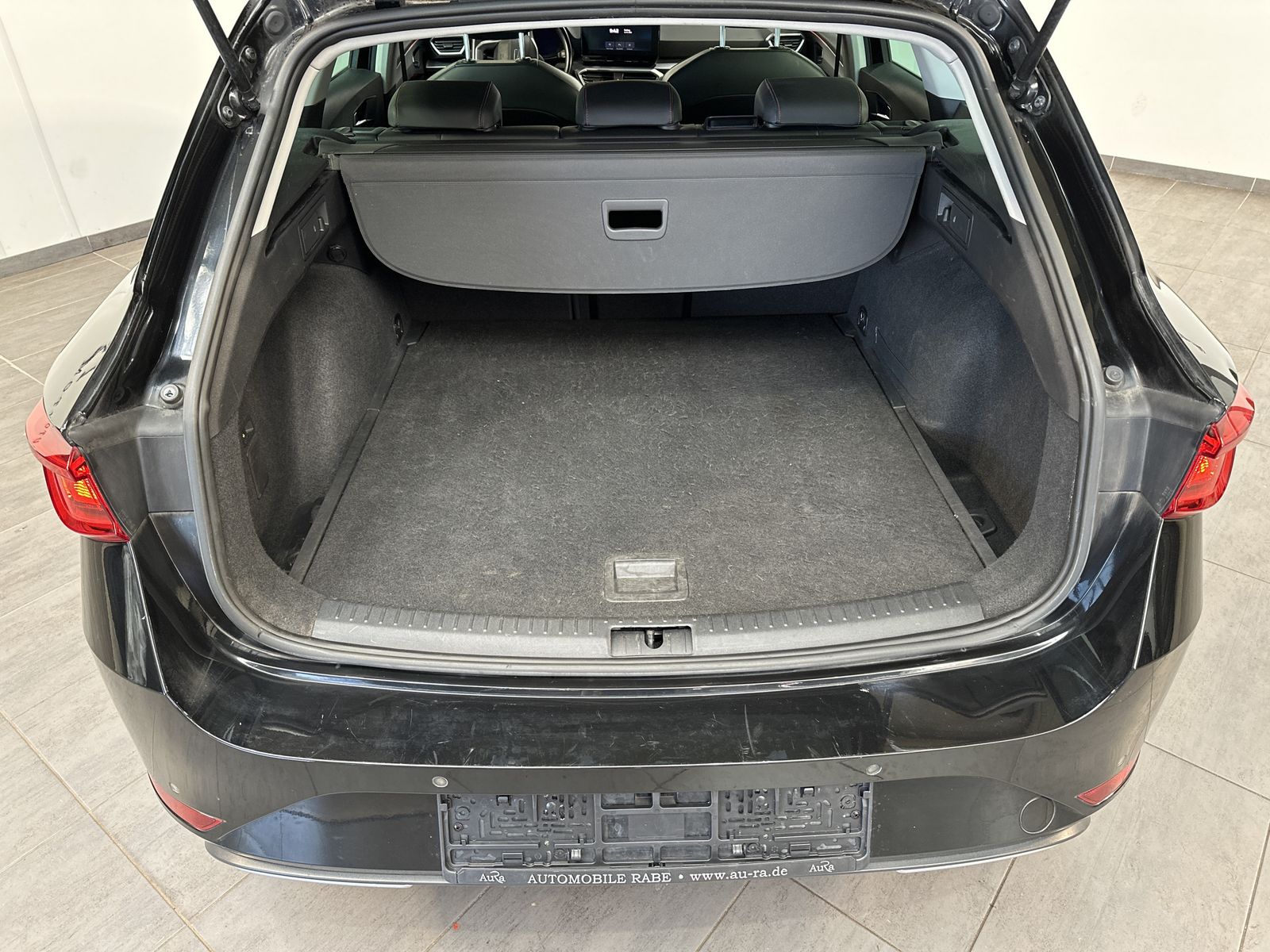 Fahrzeugabbildung SEAT Leon SpT 2.0 TDI DSG FR NAV+LED+AHK+ACC+18ZO+1HD
