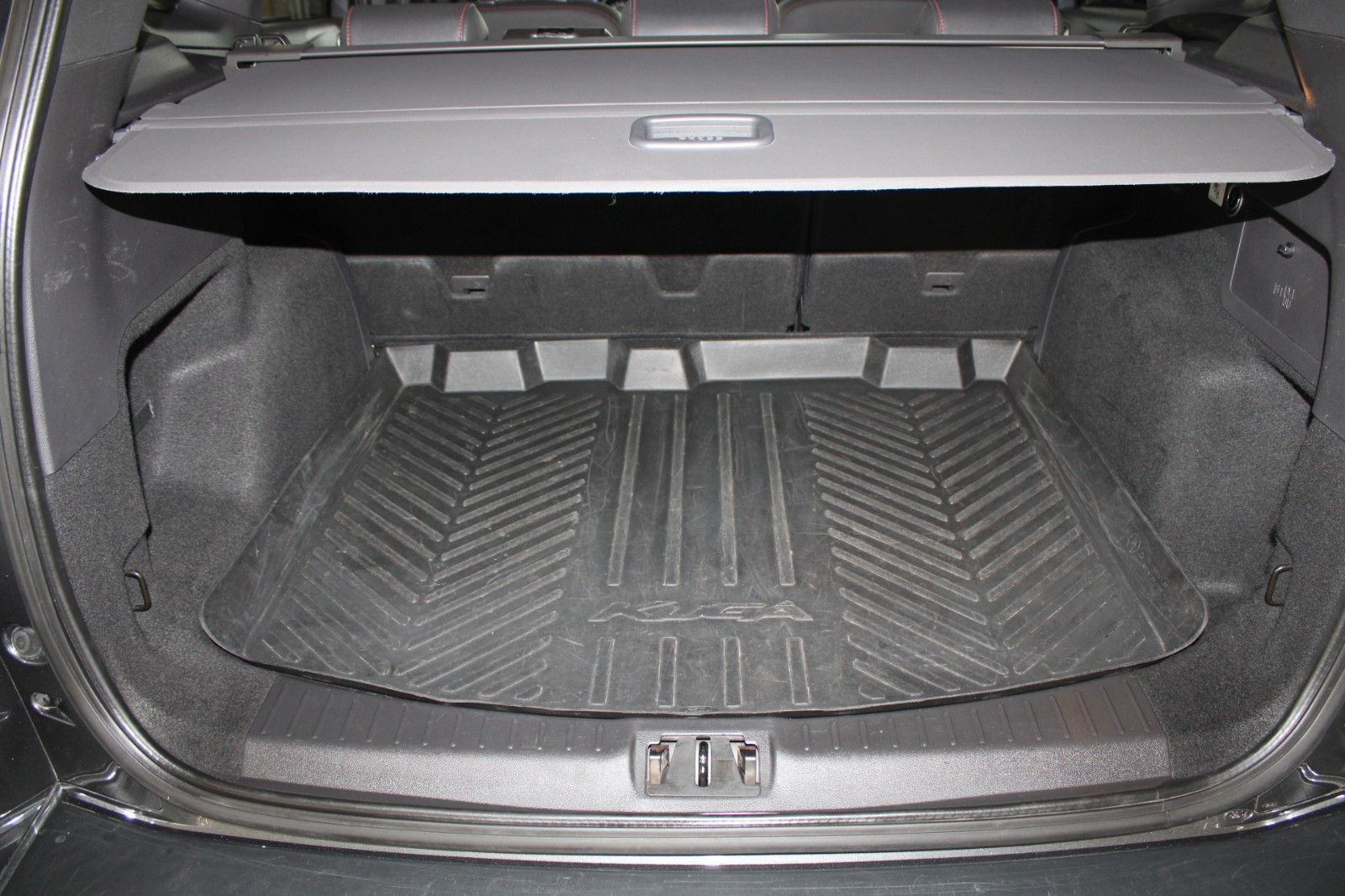 Fahrzeugabbildung Ford Kuga ST-Line Aut. 4x4 PANO CAM Xenon WinterPak.