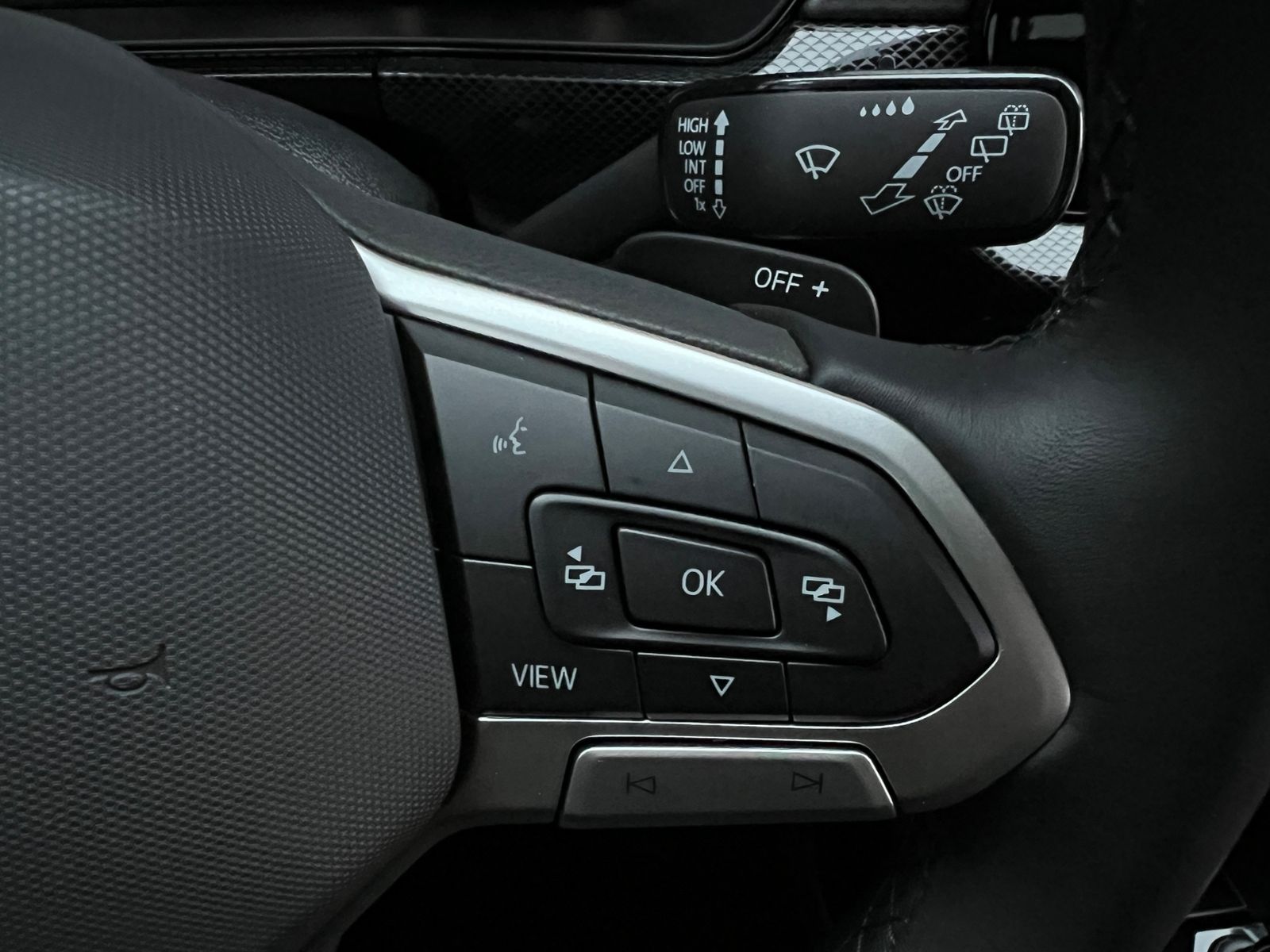 Fahrzeugabbildung Volkswagen T-Cross 1.5 TSI Life DSG *IQ-Light, PDC, Kamera,