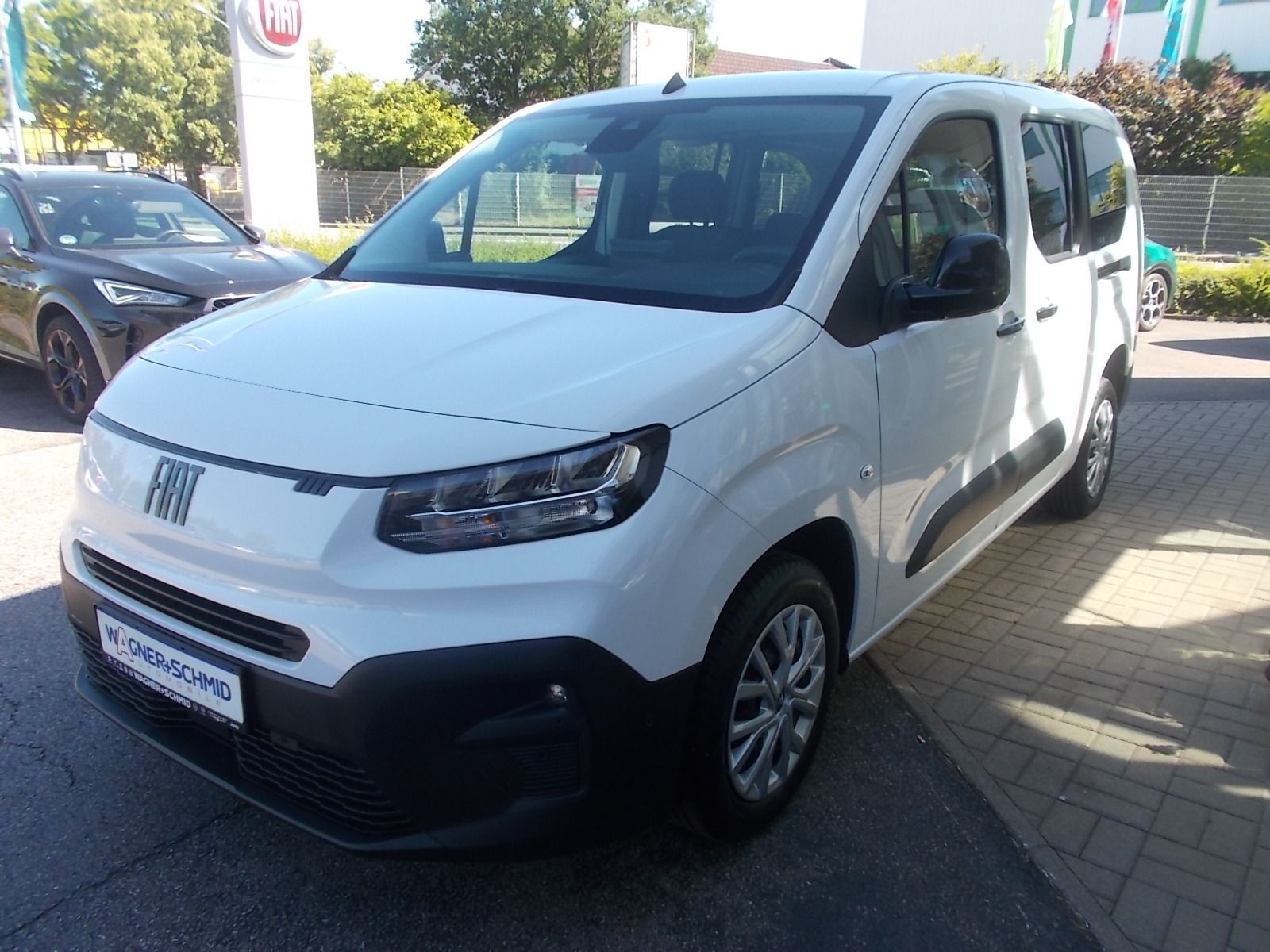 Fahrzeugabbildung Fiat Doblo Kombi 1.5 HDi 130 PS 7 Sitzer + Automatik