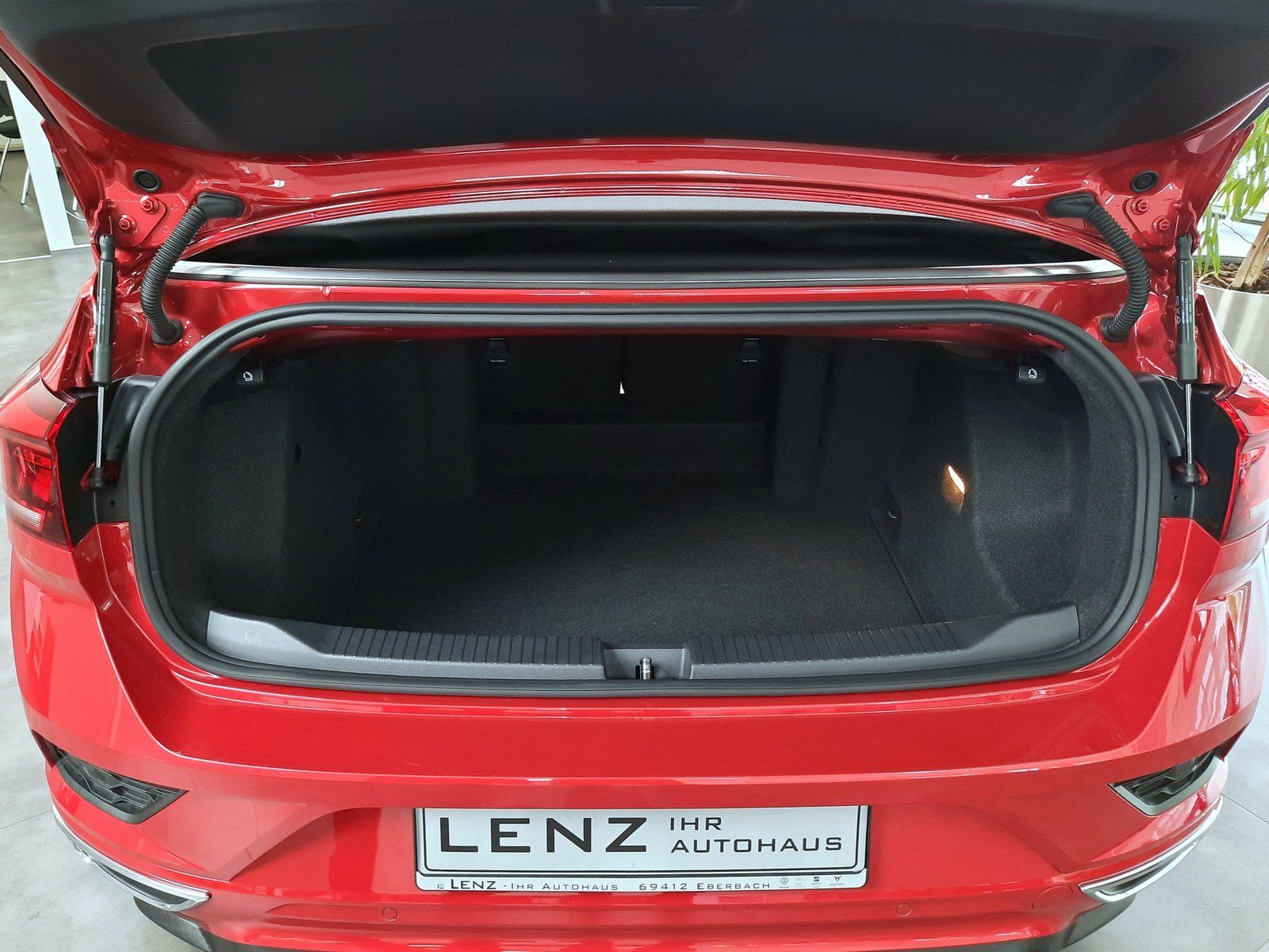 Fahrzeugabbildung Volkswagen T-Roc Cabrio R-Line*AHK*Cam*Navi*LED*Sitzhzg*ACC