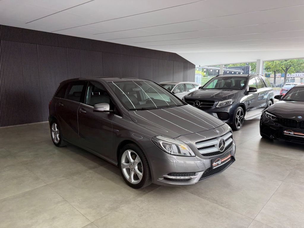 MERCEDES-BENZ B 180 BlueEfficiency*Tempomat*Bi-Xenon*Navi*SHZ*
