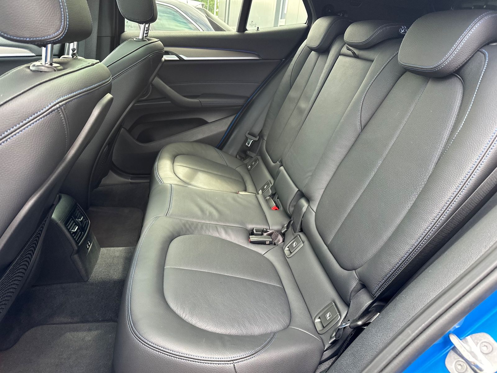 Fahrzeugabbildung BMW X2 M35i NAV+LED+PANO+HUD+KAM+SHZ+PDC+DAB+KLIMA