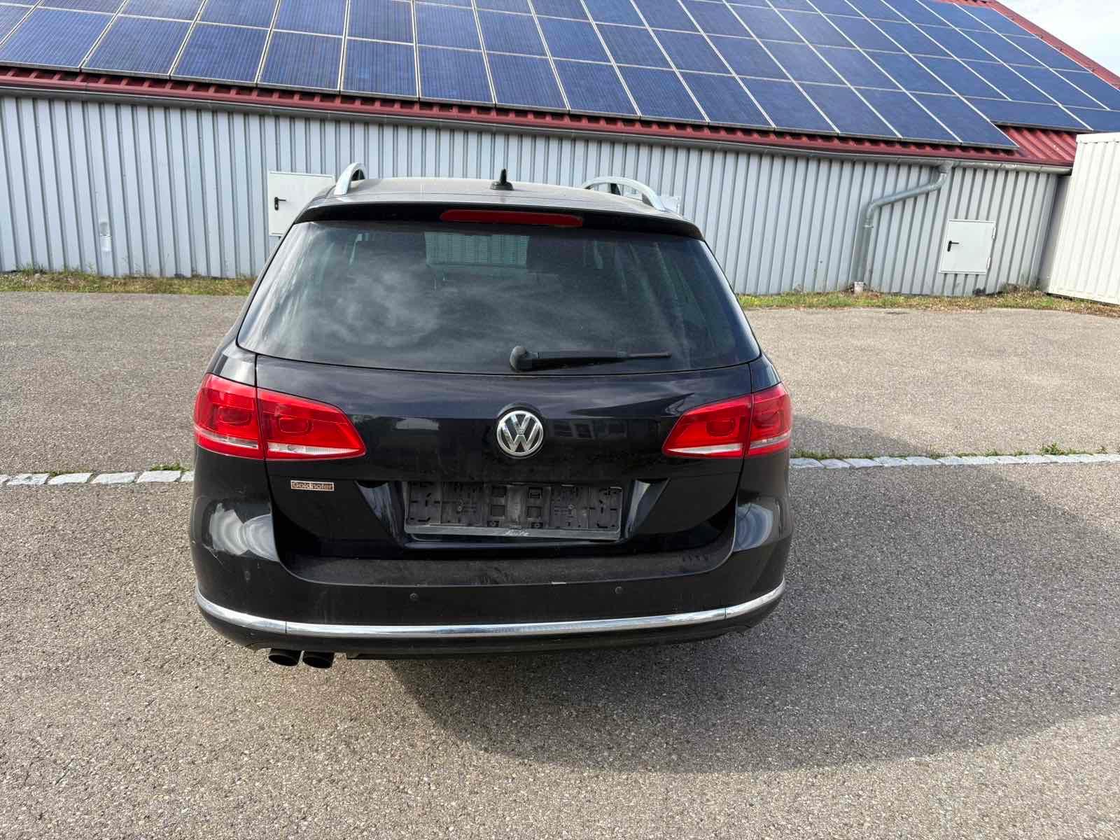 Volkswagen Passat 2012 — interior