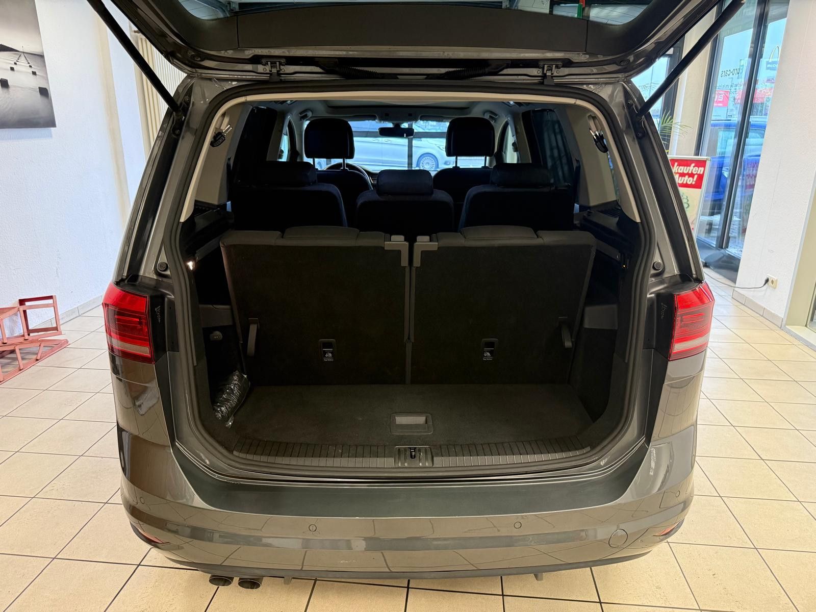 Fahrzeugabbildung Volkswagen Touran Comfortline BMT 7.SITZER/ SCHECKHEFT/ AHK
