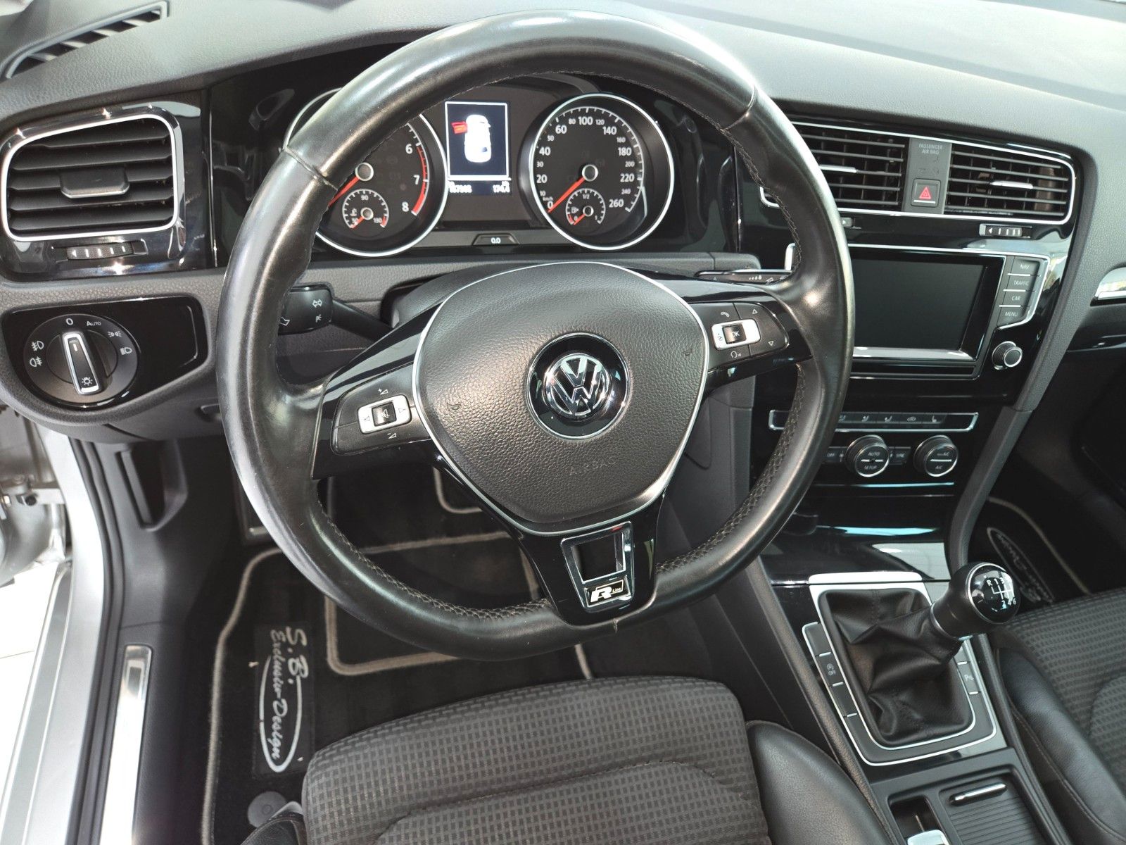 Fahrzeugabbildung Volkswagen Golf VII Lim. Highline BMT *PANORAMADACH*