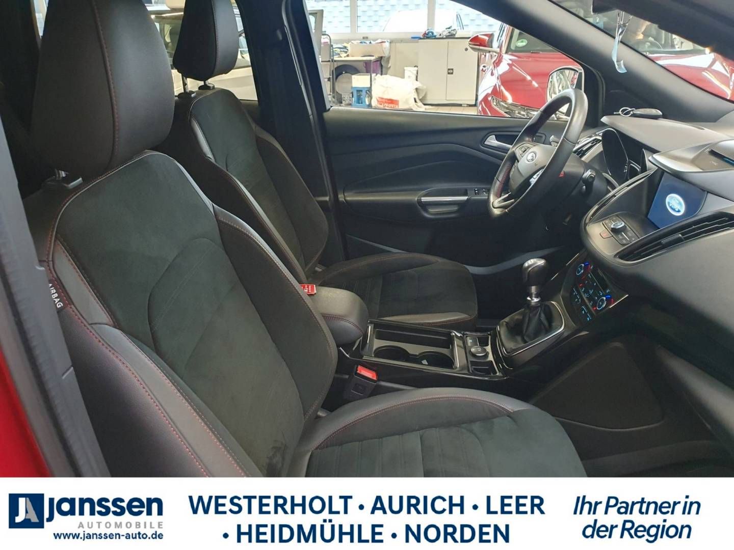 Fahrzeugabbildung Ford Kuga 1.5 EcoBoost 2x4 ST-Line