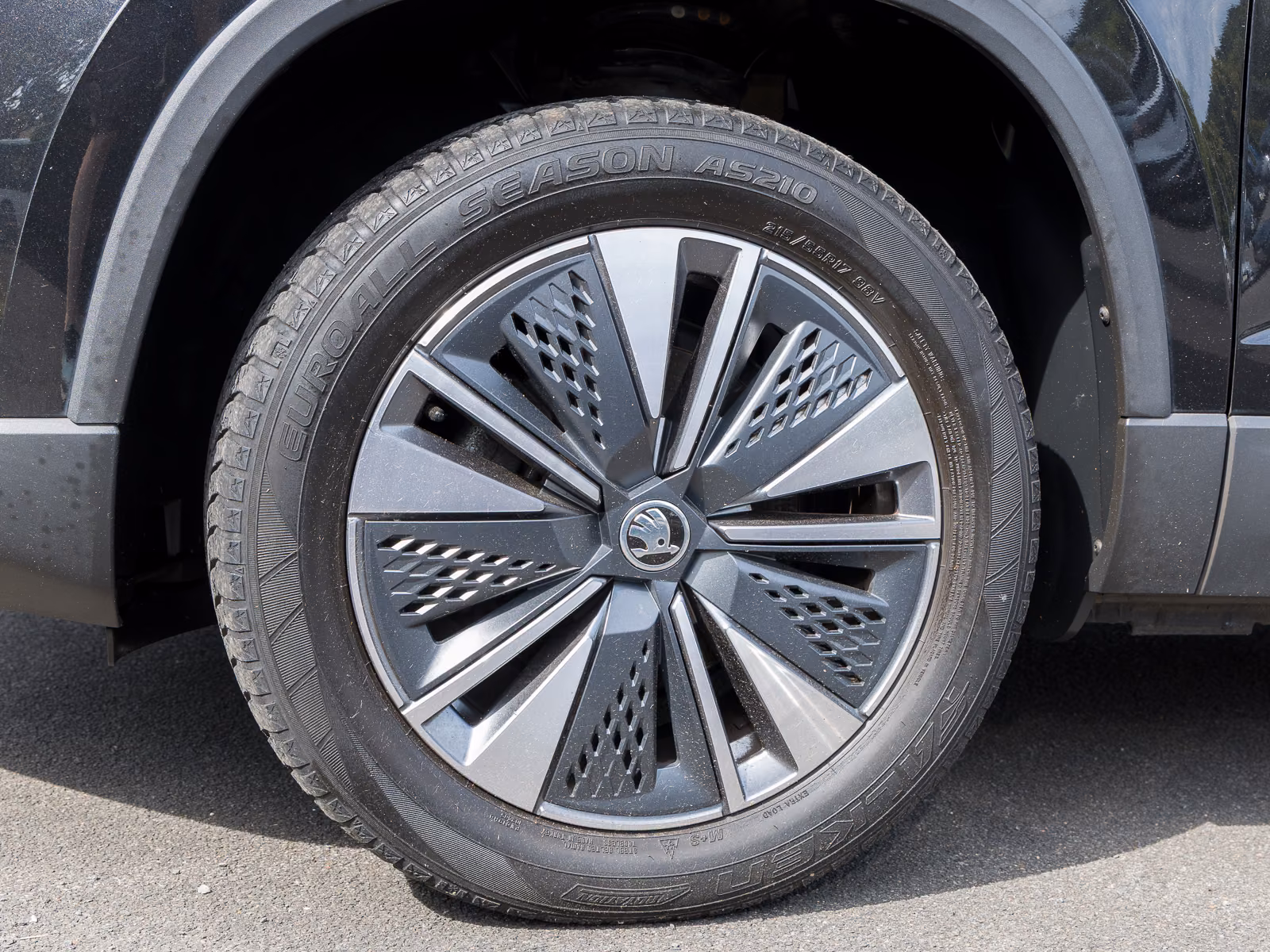 Skoda Karoq 1.0 TSI Tour KESSY REARVIEW LED PDC SITZHZ