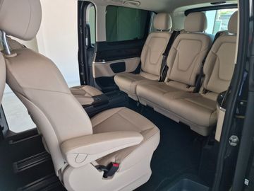 Mercedes V 220 - 8
