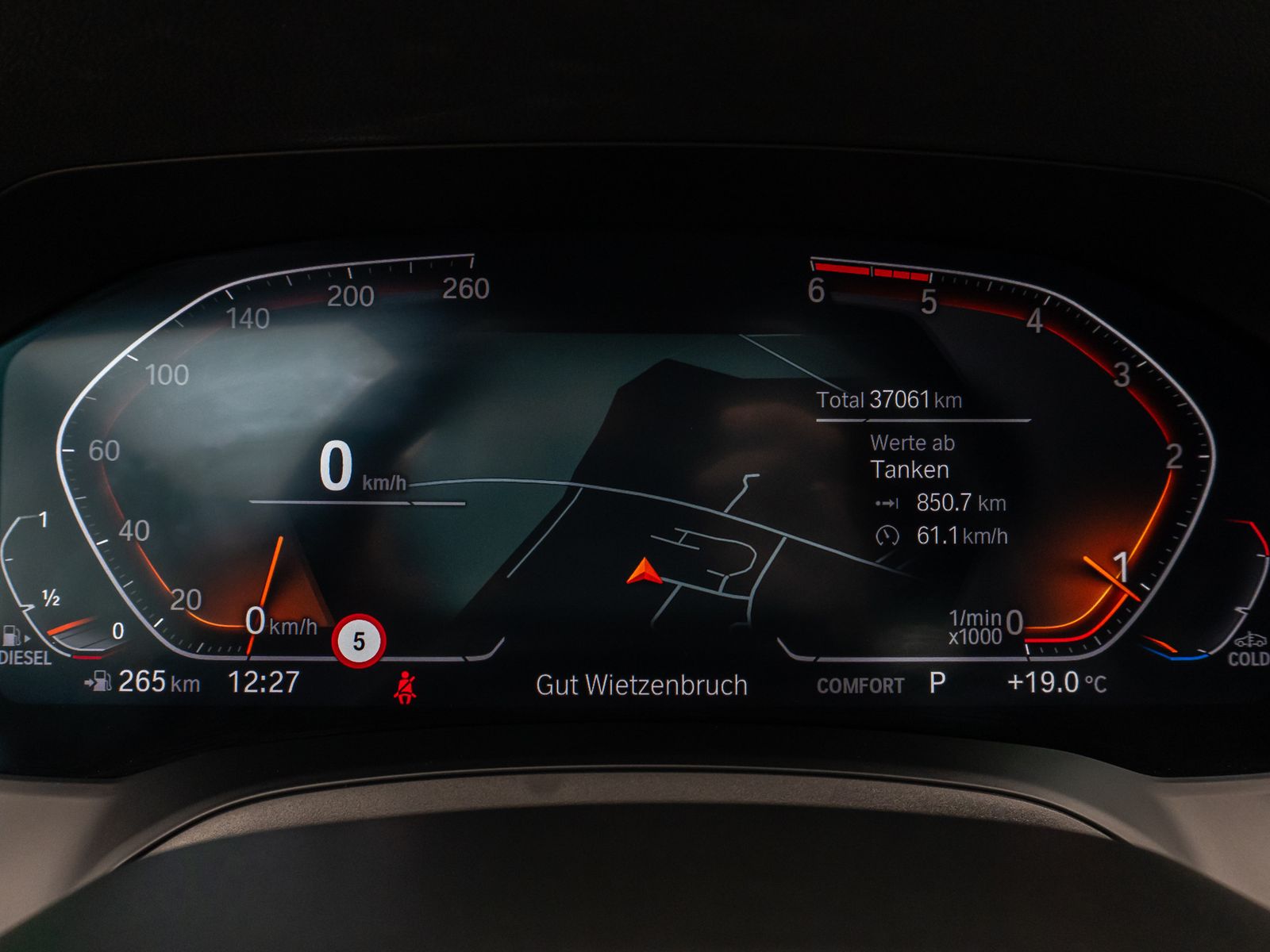 Fahrzeugabbildung BMW 318d Kamera DAB Sport Alarm Geschwindigkeitsreg