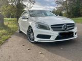 Mercedes-Benz A 180 AMG Line AMG Line - Mercedes-Benz A 180 mit Benzin-Antrieb: Leder, Limousine