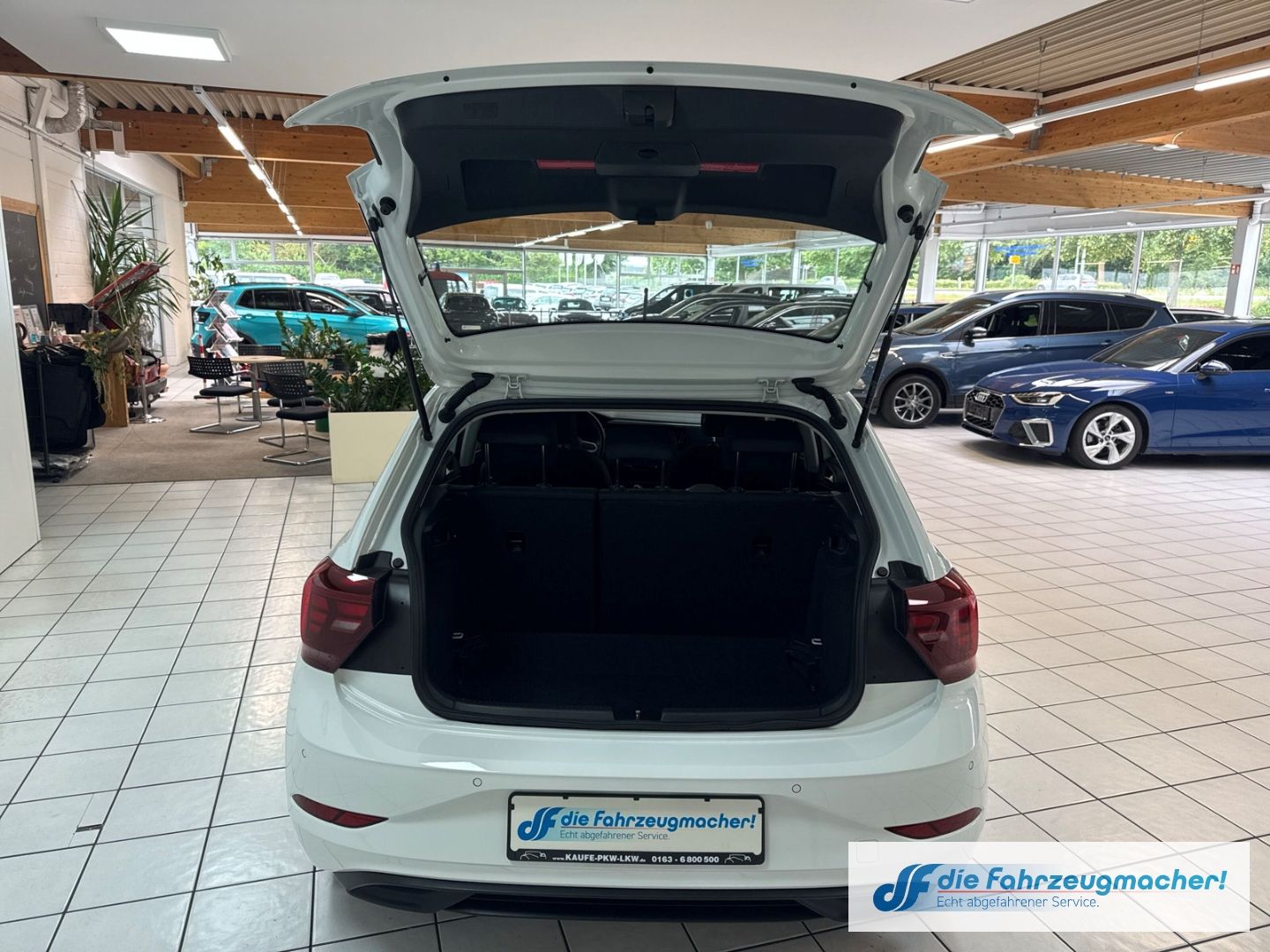 Fahrzeugabbildung Volkswagen Polo VI Life 1.0 TSI EU6d Navi Digitales Cockpit