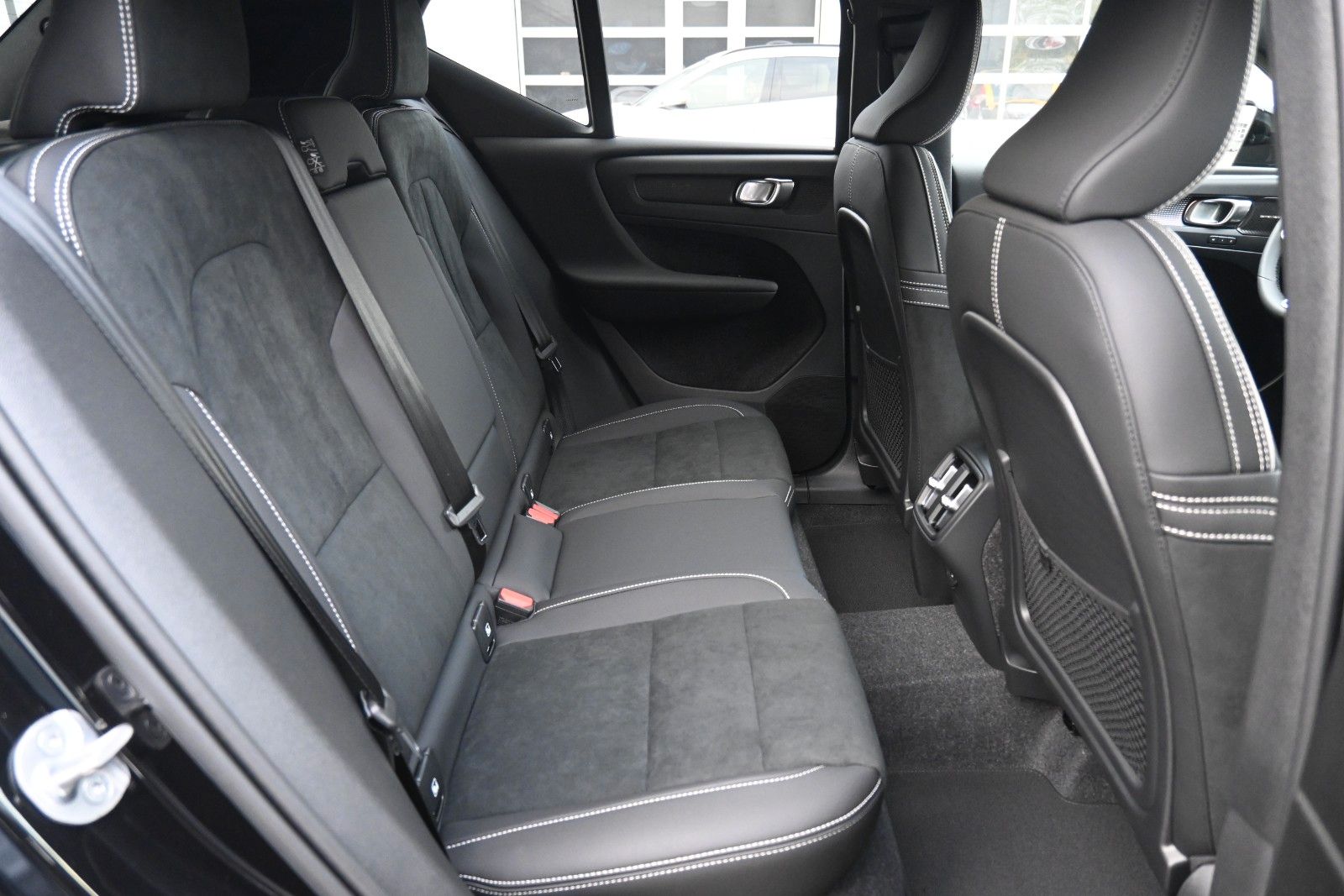 Fahrzeugabbildung Volvo XC40 B3 DKG Plus Black Edition*FSHZG*360°*ACC
