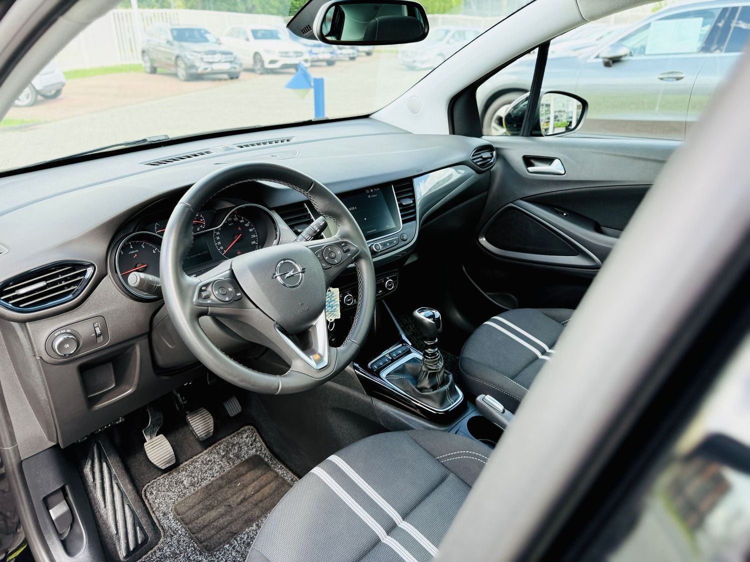 Fahrzeugabbildung Opel Crossland X 1,2 T ELEG., Navi, Panod, LED, RFK,