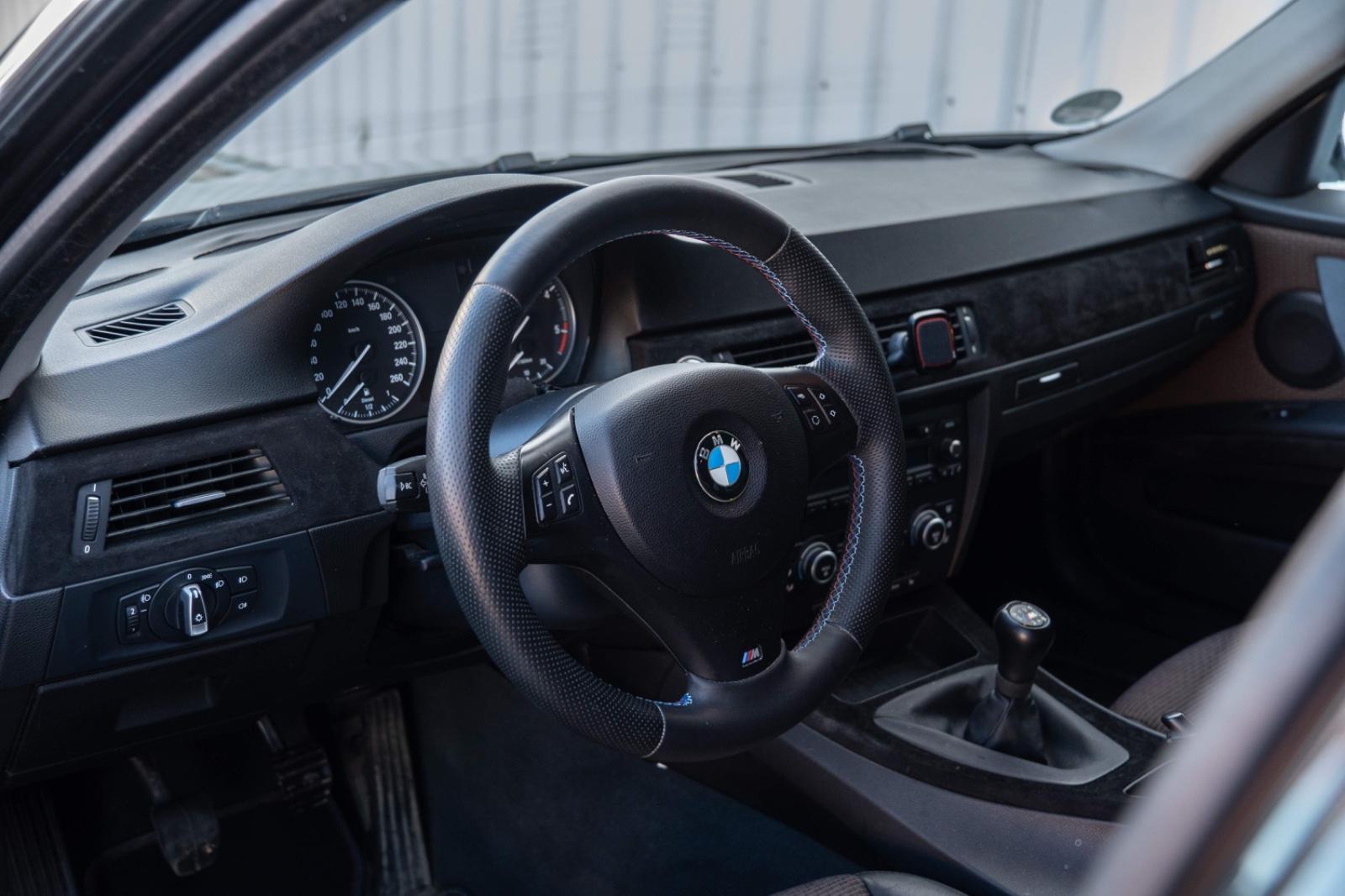 BMW 320 2009 — photo 6