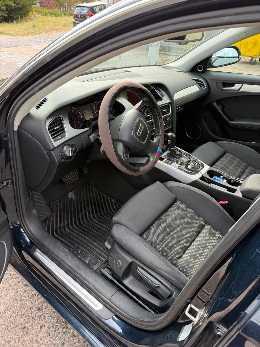 Audi A4 2009 — photo 8