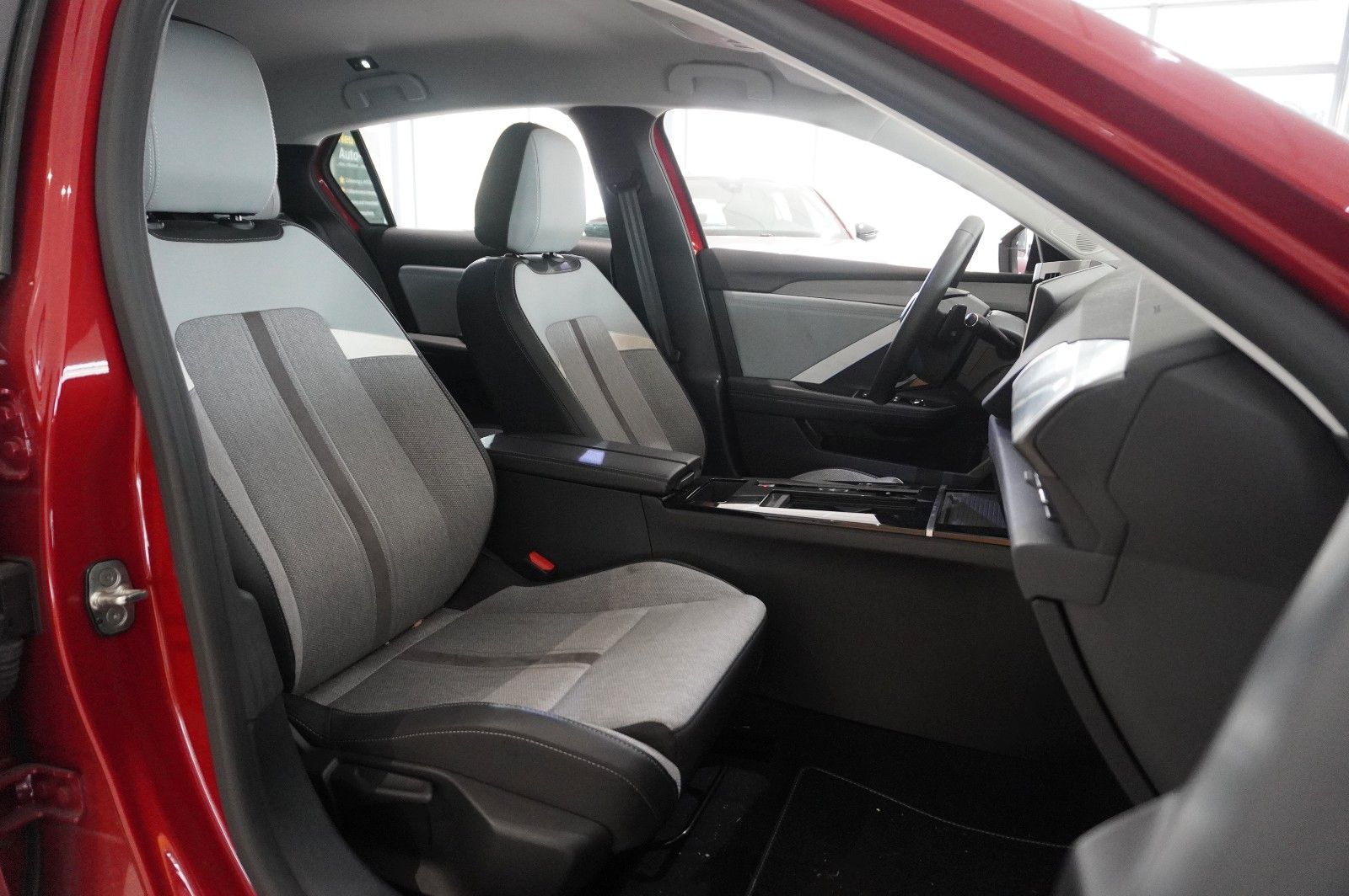 Fahrzeugabbildung Opel Astra L Lim. 1.6 HYBRID ELEGANCE NAVI/LED/KAMERA