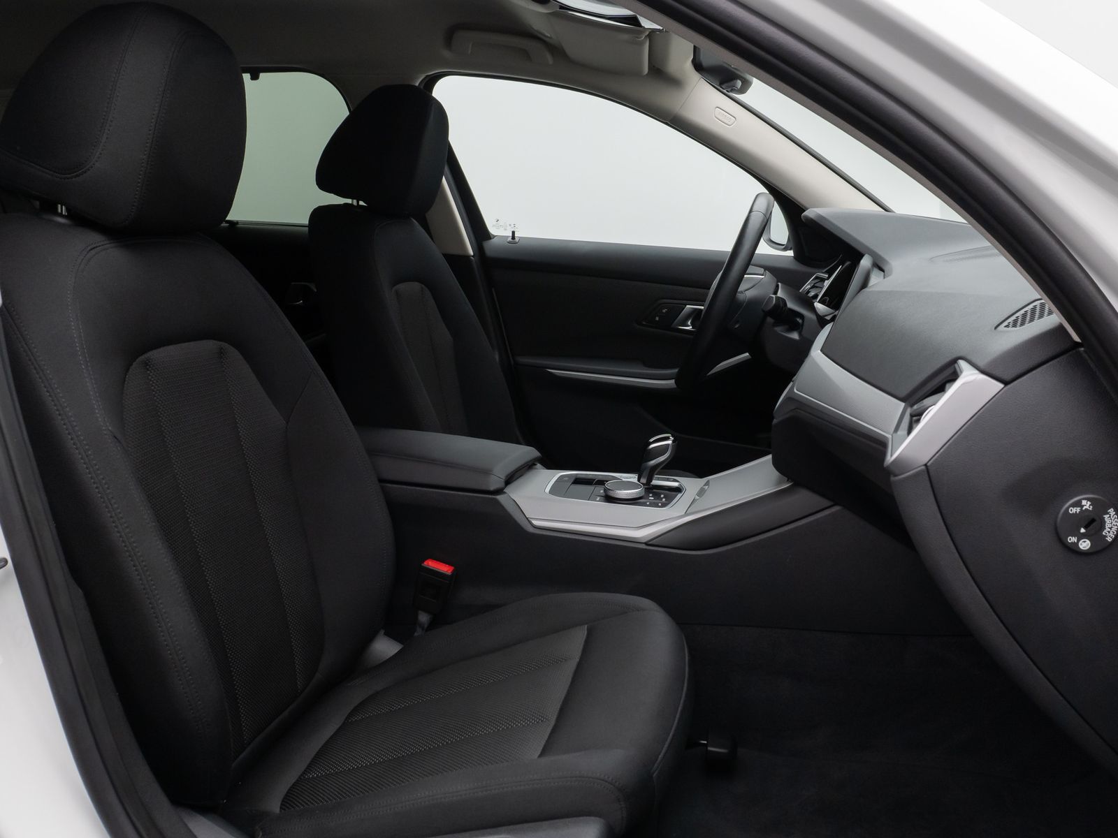 Fahrzeugabbildung BMW 320e  Kamera Laser HUD DAB HiFi Komfort Alarm