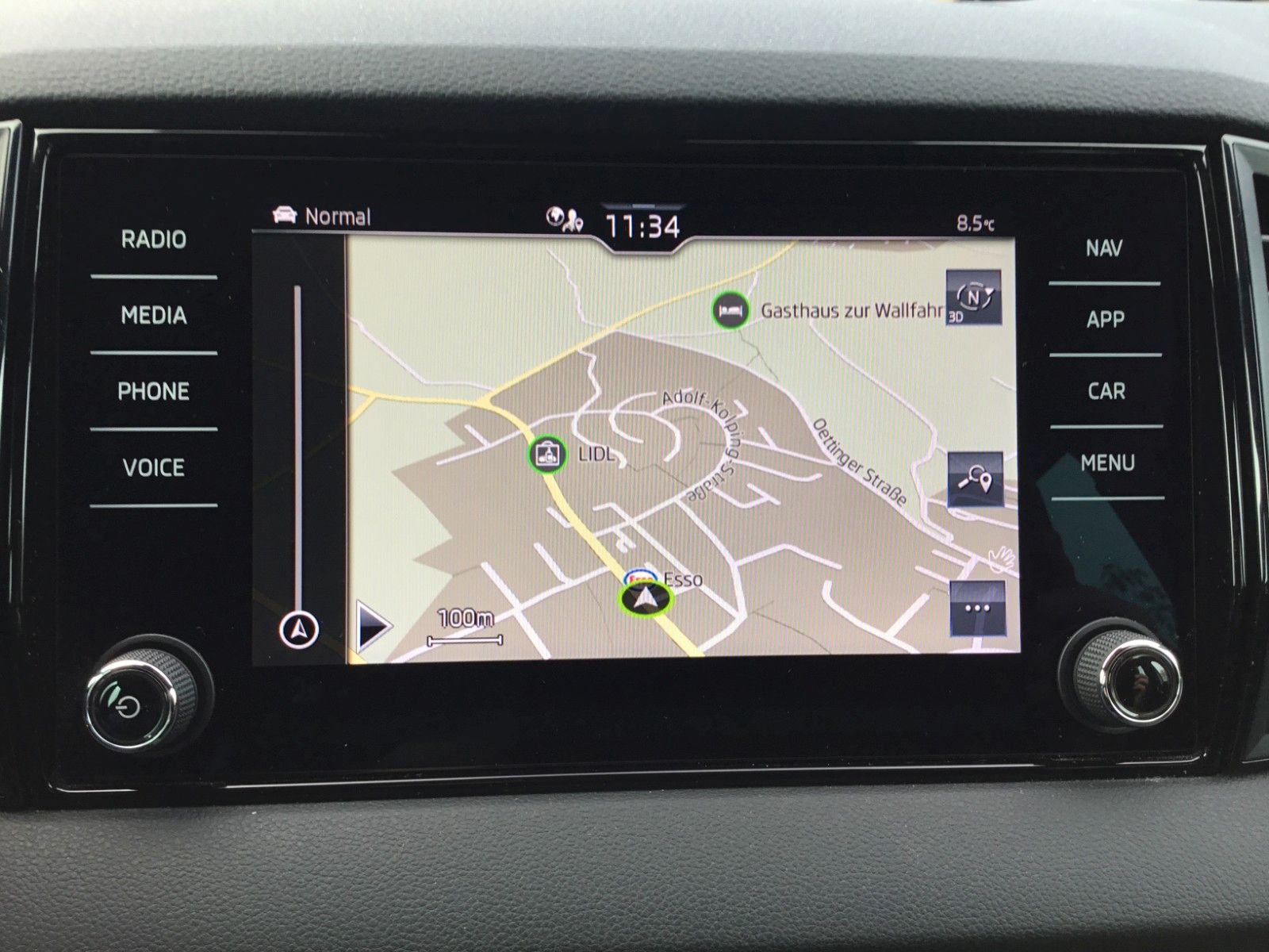 Fahrzeugabbildung SKODA Karoq 2.0l TDI DSG 4x4 SPORTLINE+AHK+18"+Kamera