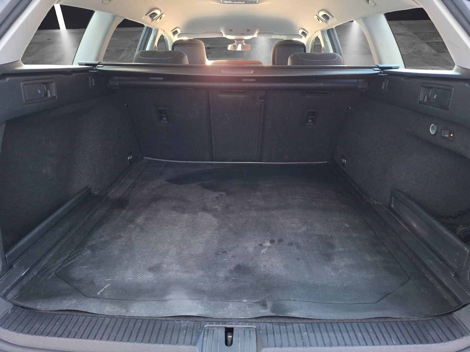 Fahrzeugabbildung Volkswagen Passat Variant TDI Business DSG Matrix AHK Navi