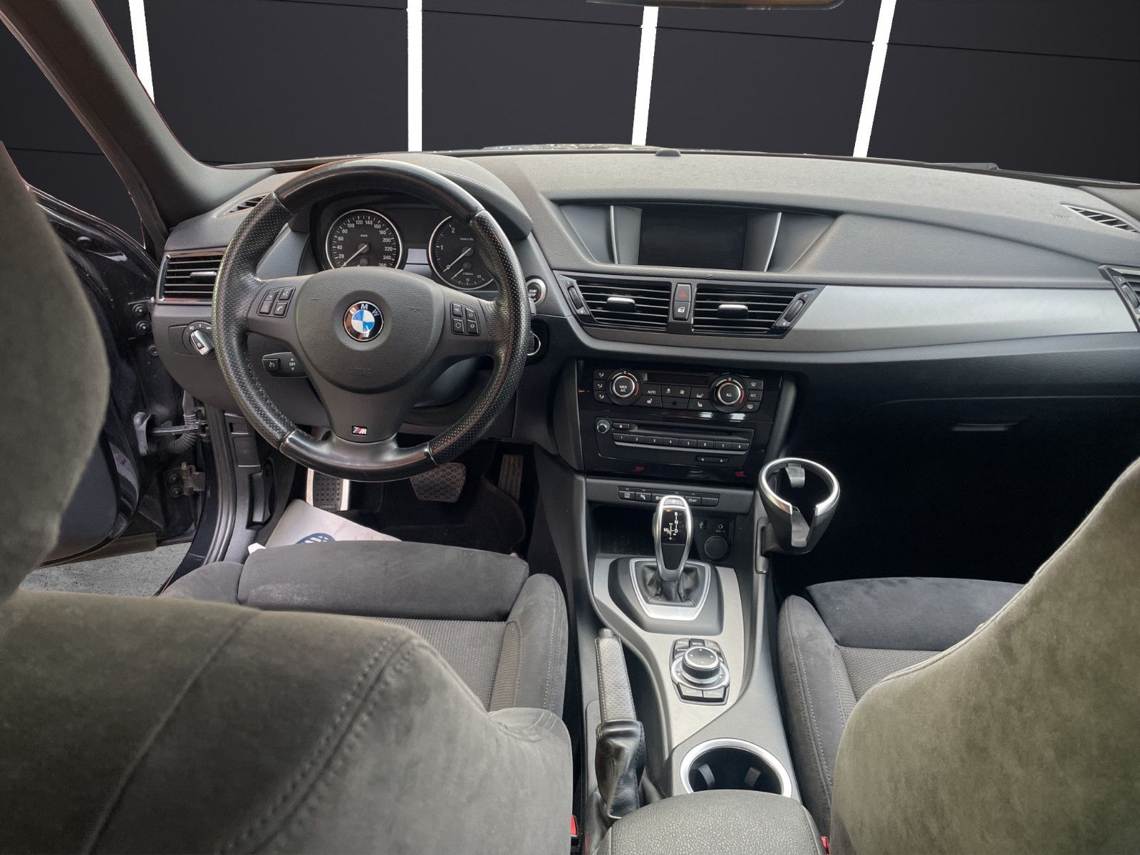 Fahrzeugabbildung BMW X1 xDrive*M Sport*Kamera*SitzHZ*Pano*Xenon*DAB