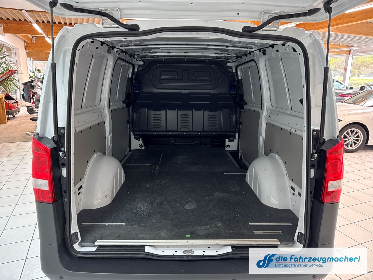 Fahrzeugabbildung Mercedes-Benz Vito Kasten 114 CDI RWD lang Navi DAB SHZ Rückfa