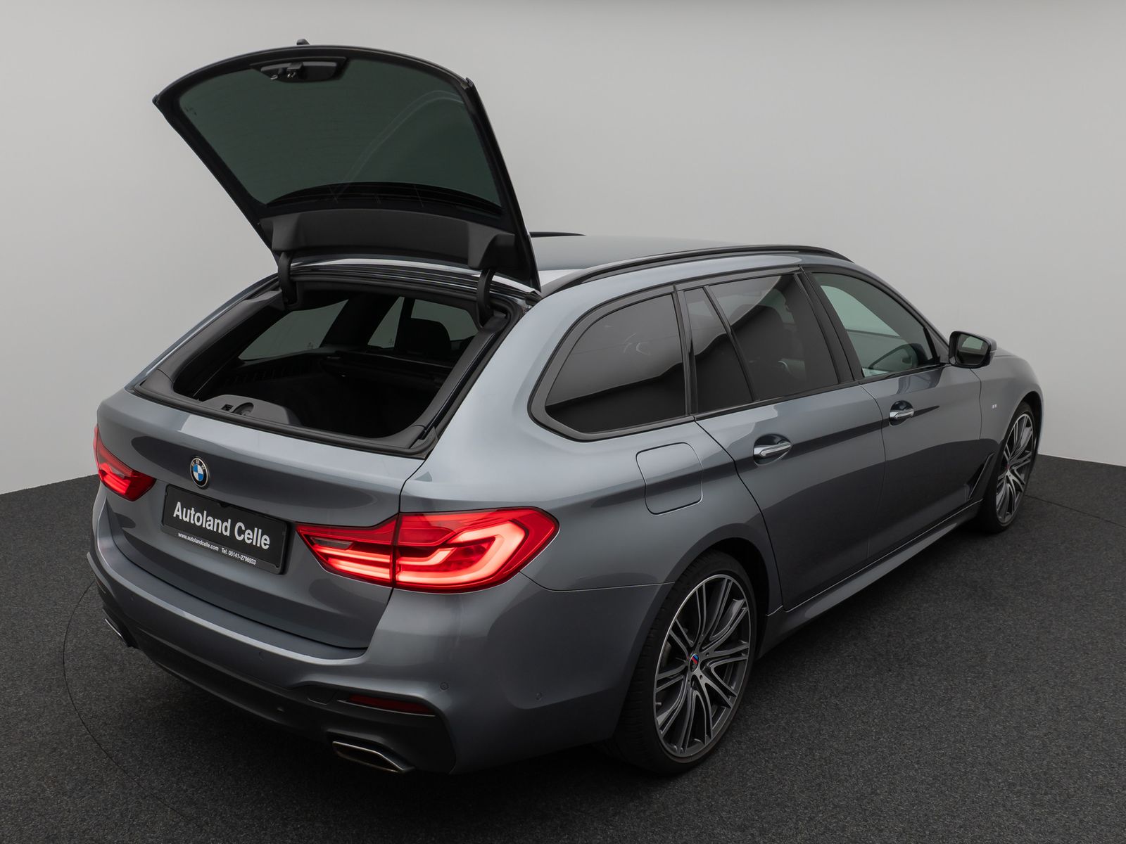 Fahrzeugabbildung BMW 530d xD M Sport Kamera HUD HiFi SoftCl Komfort
