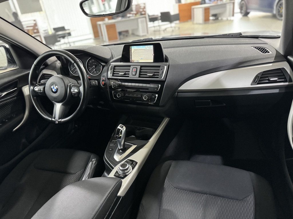 Fahrzeugabbildung BMW 120i Advantage SitzhzgPDC AHK Navi Tempomat