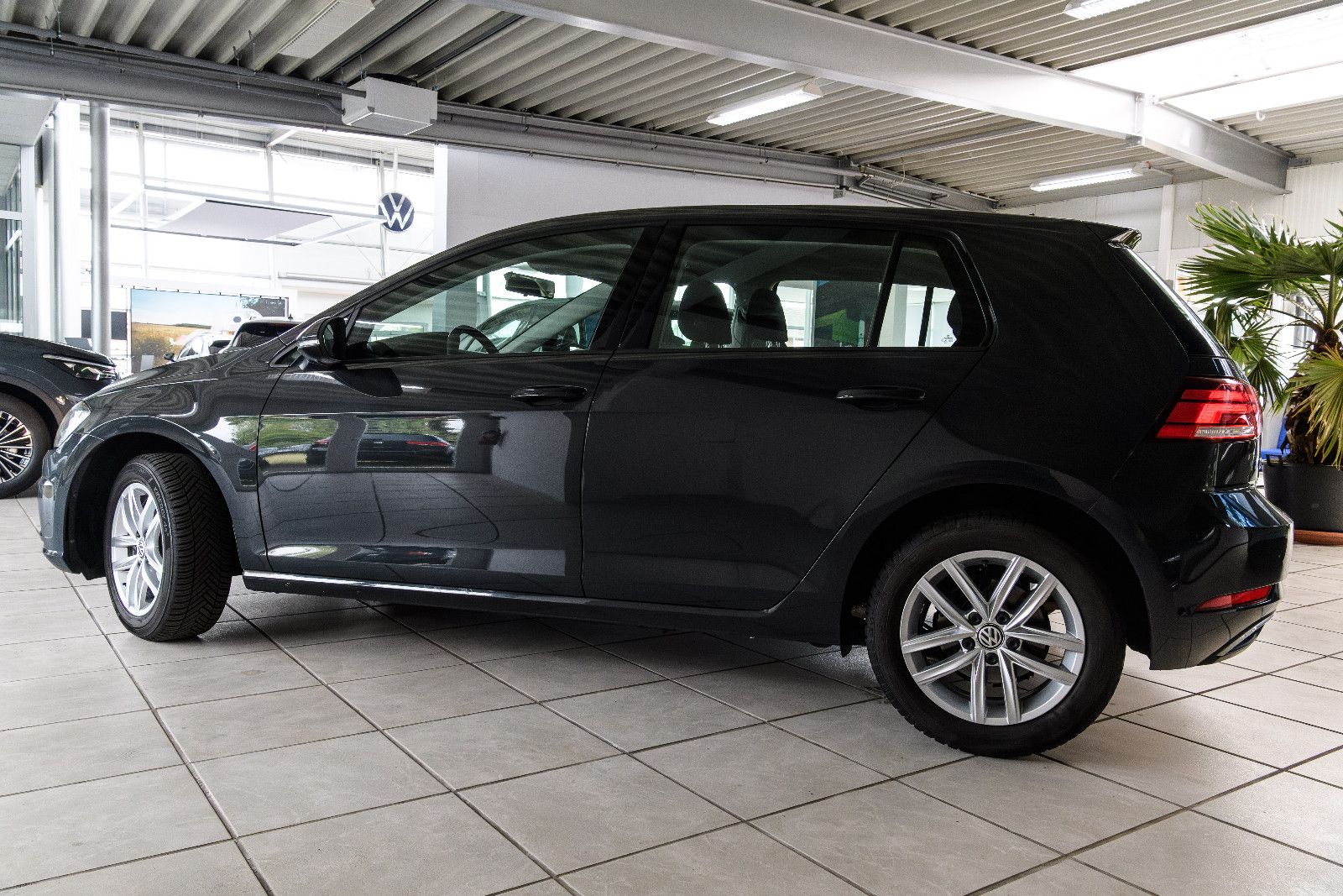 Fahrzeugabbildung Volkswagen Golf VII1.0l TSI Comfortline + GJR + Klima