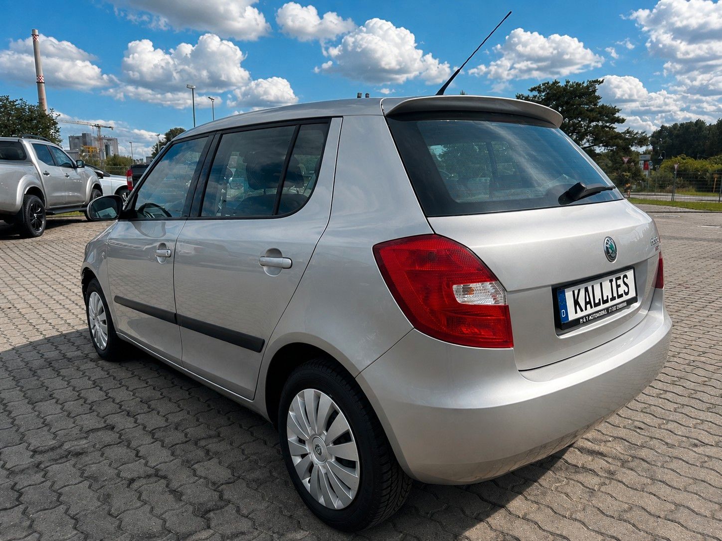 Fahrzeugabbildung SKODA Fabia 1.2  5-Trg Klima / Tempomat / Top Zustand