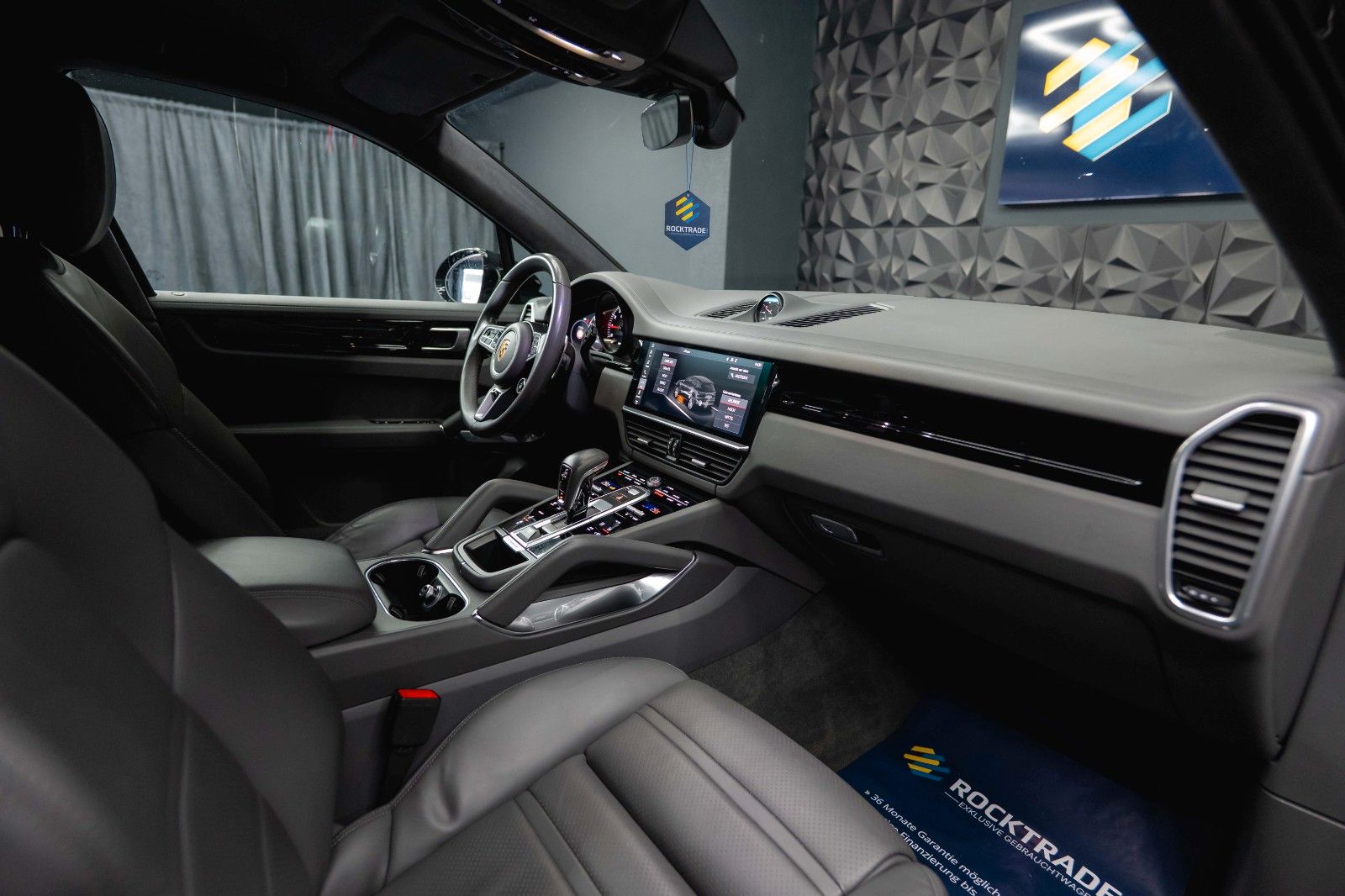 Fahrzeugabbildung Porsche Cayenne Turbo V8 Sport Chrono Black *ACC*LED*