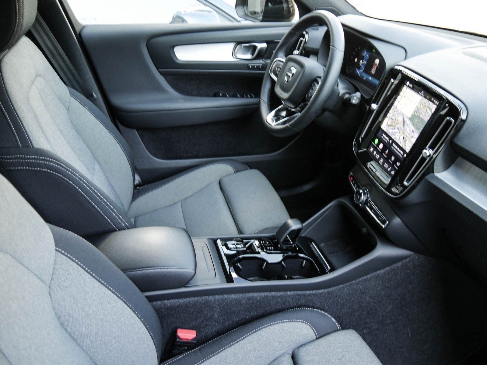 Volvo XC40 B3 Plus Dark *Memory*Harman/Kardon imagem 3