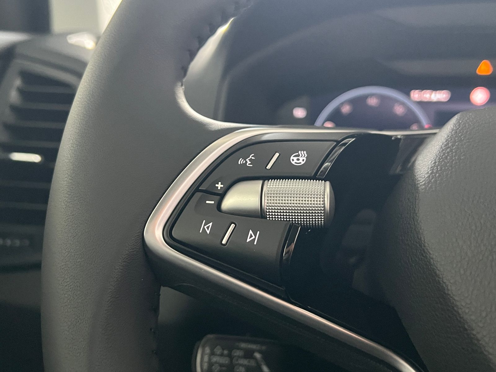 Fahrzeugabbildung SKODA Karoq Tour 1.5 TSI DSG *AHK, Matrix-LED*