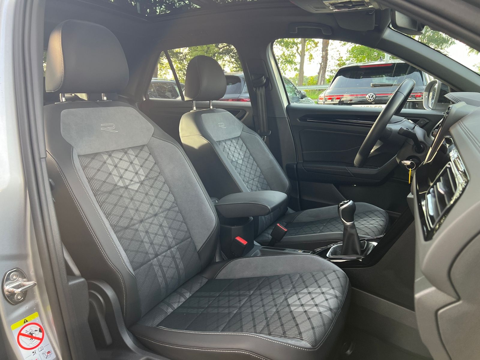 Fahrzeugabbildung Volkswagen T-Roc 1.0 TSI R-Line *AHK, LED-Plus, ACC, Panora