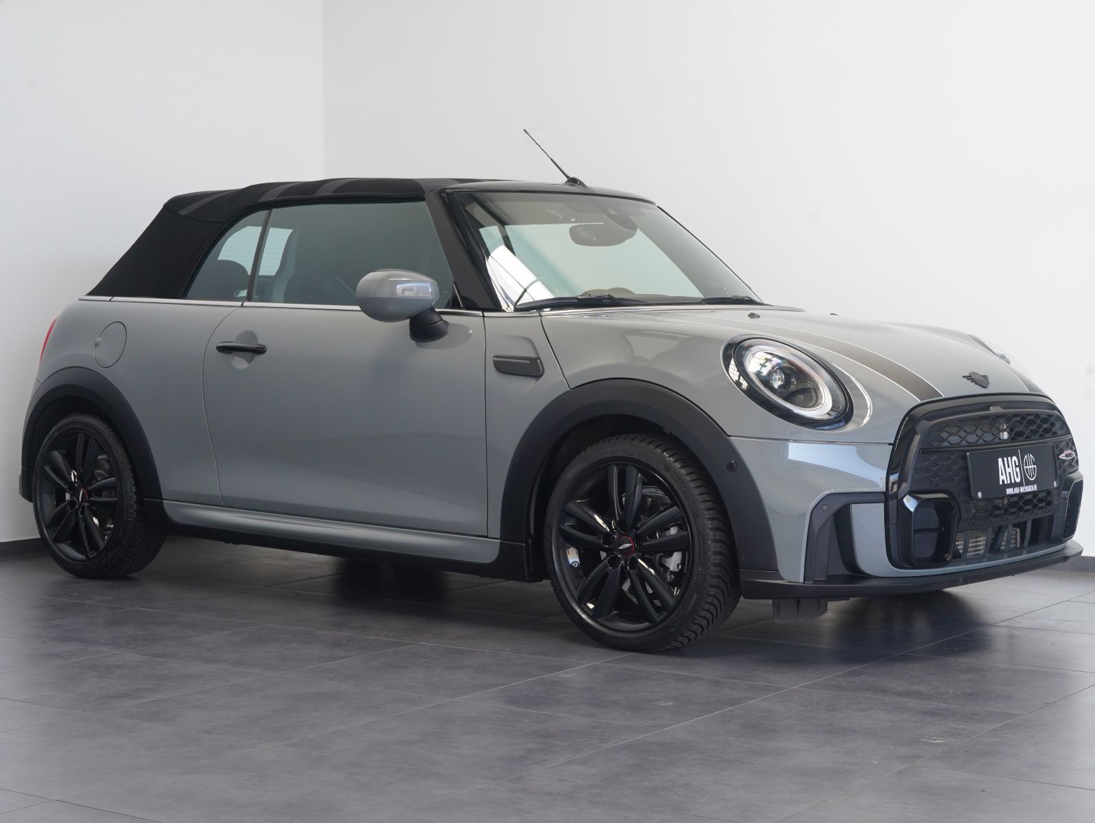Fahrzeugabbildung MINI Cooper Cabrio John Cooper Works Trim MINI YOURS