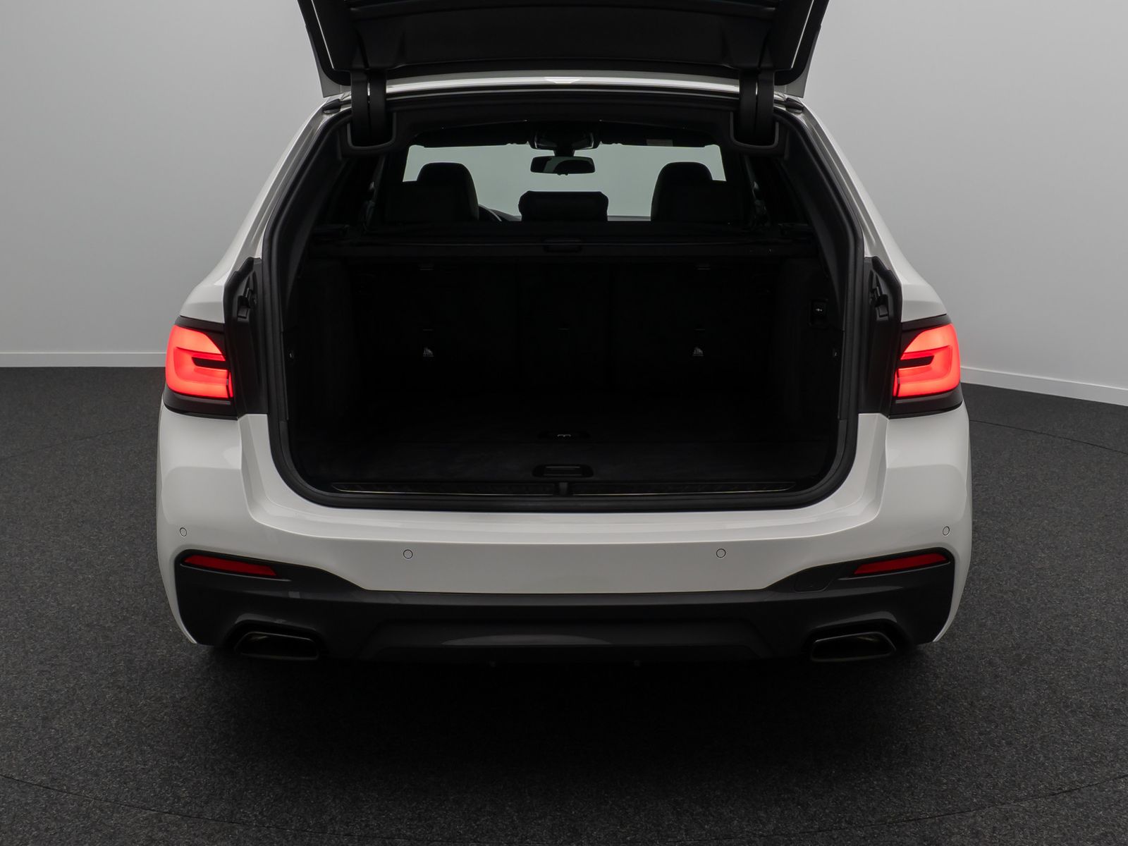 Fahrzeugabbildung BMW 530d xD M Sport DAB Kamera HUD Laser 4*Klima 19"