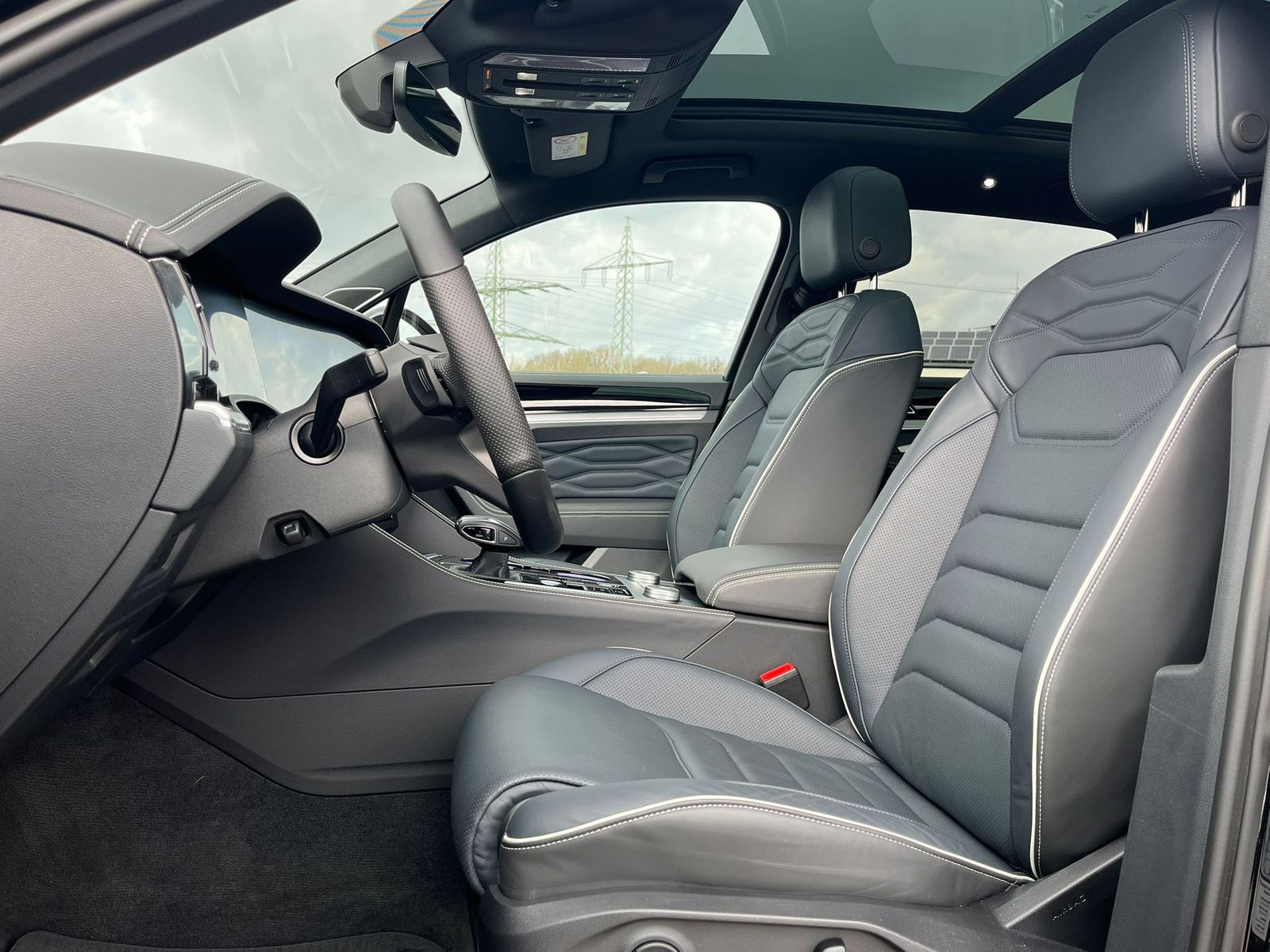 Fahrzeugabbildung Volkswagen Touareg 3.0TDI 4M R-Line VOLL Black 22" UPE 114T