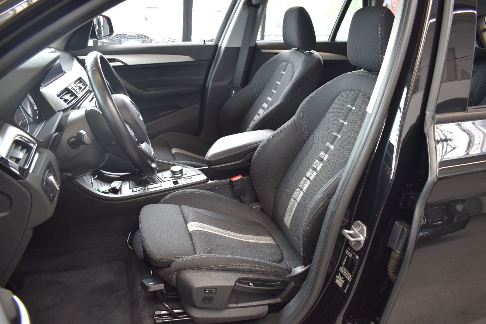 BMW X1 sDrive18d Automatik Navi3D~DAB~PDC~Sportsitze foto 9