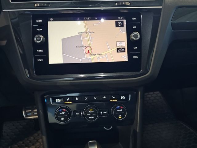 Fahrzeugabbildung Volkswagen Tiguan 1.5 TSI DSG IQ.DRIVE NAVI ACC SHZ GJR