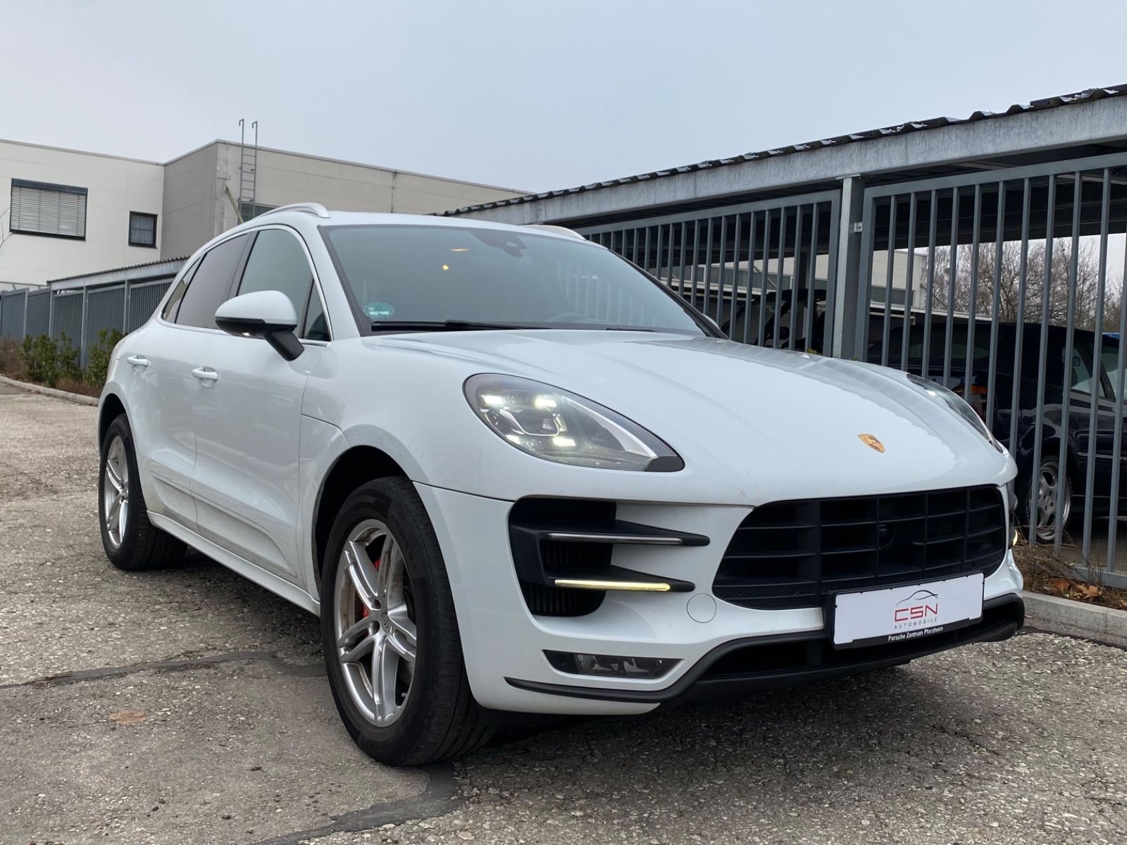 PORSCHE Macan