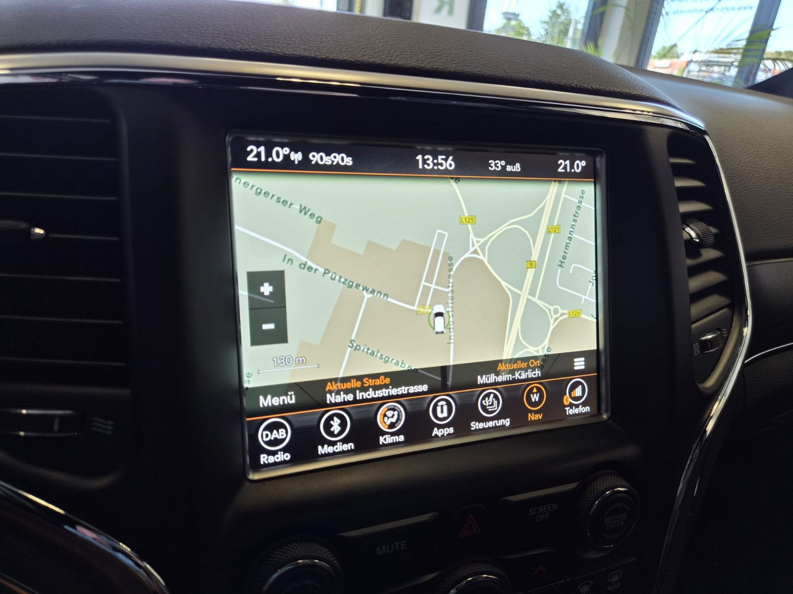 Fahrzeugabbildung Jeep Grand Cherokee 3.0 CRD Limited / 3,5t AHK /