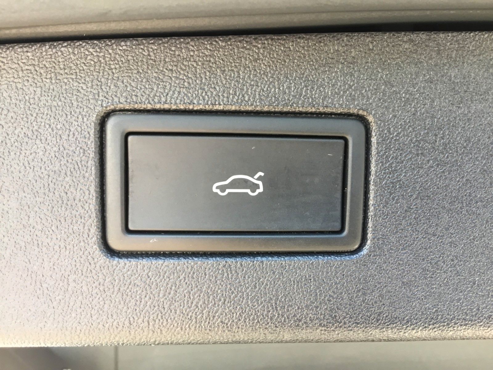 Fahrzeugabbildung Volkswagen Tiguan 2.0 TSI DSG 4M R-Line+Pano+AHK+IQLight+20