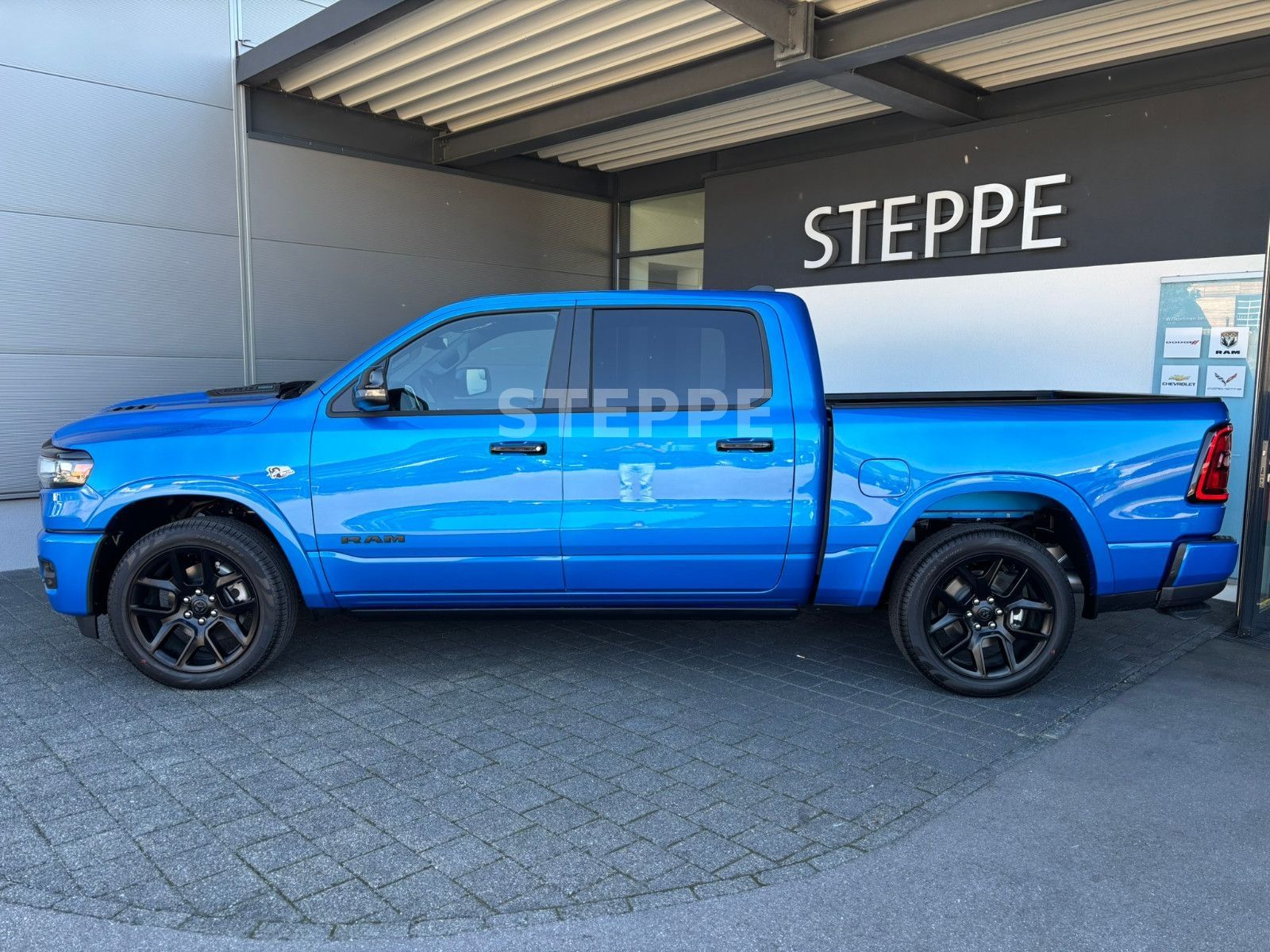 Dodge 2026 RAM 1500 5,7LV8 Night Safety Tech. AHK 22"