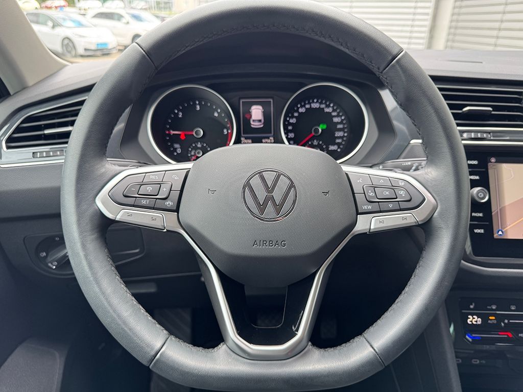 Tiguan 2.0 TDI DSG *NAVI*KEYLESS*REARVIEW*